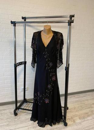 Нарядное длинное черное платье с вышивкой бисером, с накидкой