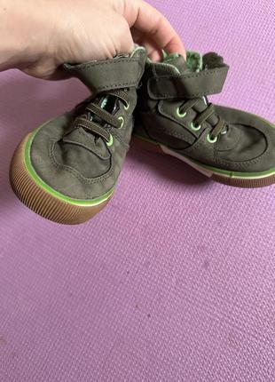 Ботинки зеленые для мальчика на осень