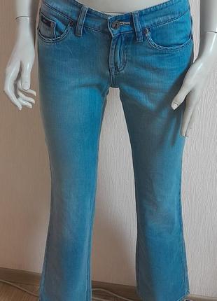 Красивые хлопковые джинсы голубого цвета hugo boss 26/32, 💯 ор...