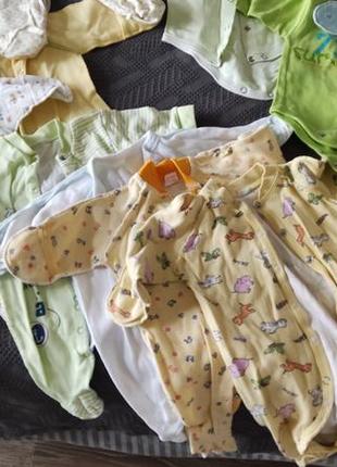 Полный комплект одежды на мальчика с рождения до года.