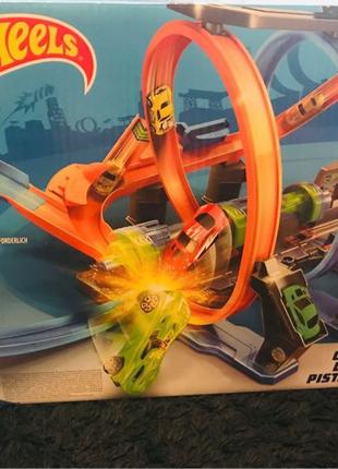 Трек  Hot Wheels Невероятные виражи/Hot Wheels Corkscrew Crash