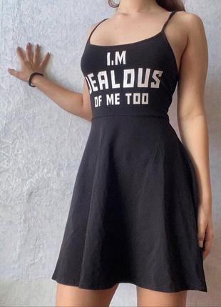Очень красивое платье с надписью "i m jealous of me too"
размер s