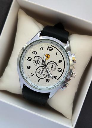 Мужские наручные часы серебристого цвета с белым циферблатом н...