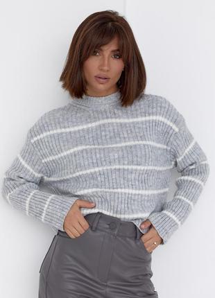 Женский вязаный свитер оверсайз в полоску