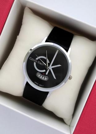 Стильные женские часы серебристого цвета с черным циферблатом,...