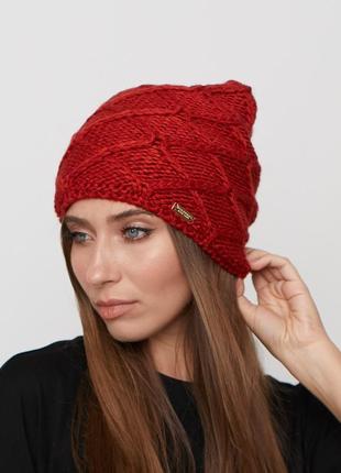 Женская вязаная шапка на флисе арт.23 красная