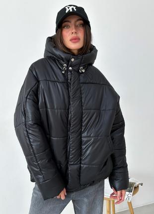 Теплая зимняя куртка черного цвета