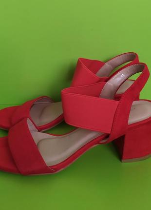 Красные босоножки на устойчивом каблуке mulanka, 39