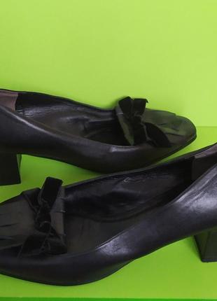 Кожаные чёрные туфли на устойчивом каблуке kennel & schmenger, 39