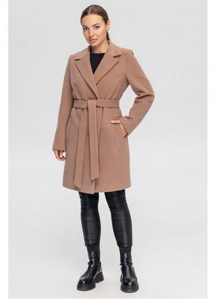Коротке жіноче кашемірове пальто кольору капучіно із поясом