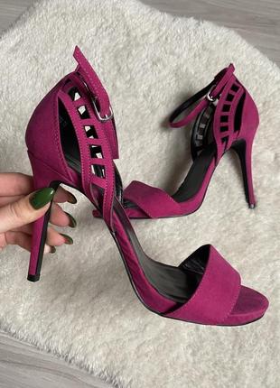 Босоножки яркие фиолетовые замша на высоких каблуках