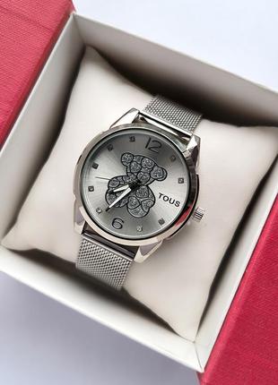 Наручные часы женские в серебряном цвете