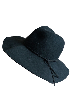 Шляпа шерстяная с широкими полями