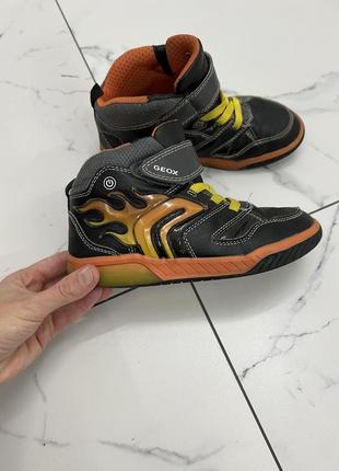 Брендовые демисезонные ботинки geox