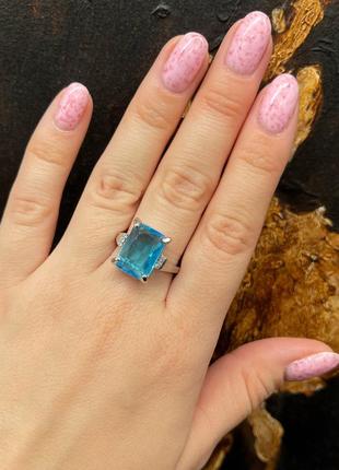 Вінтажное кольцо с голубым кристалом