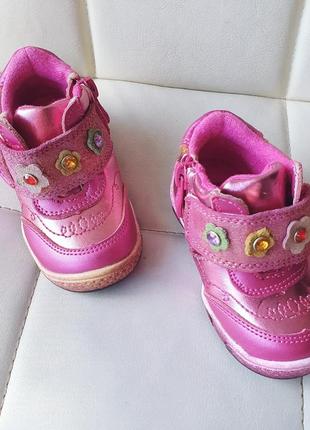 Розовые ботинки для девочки