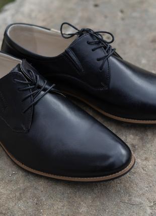 Оригінальні чорні туфлі з шкіри