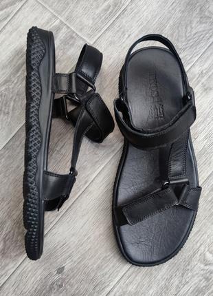 Чоловічі сандалі чорного кольору 42 43 розмір