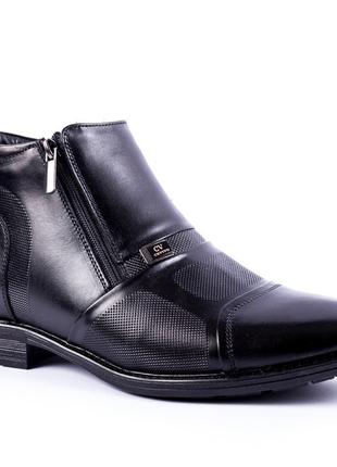 Чоловічі зимові черевики на замках, чорного кольору