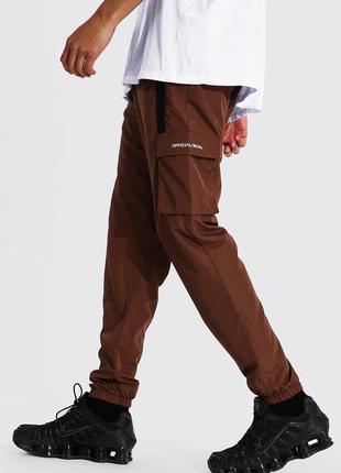 Штани boohoo tall shell 3d cargo joggers with strap detail