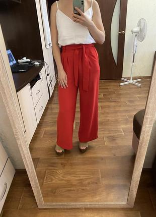 Классические красные летние брюки