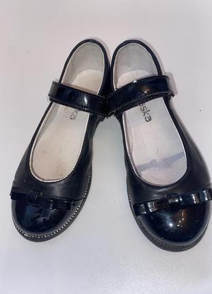 Кожаные туфли на девочку 28 размер braska