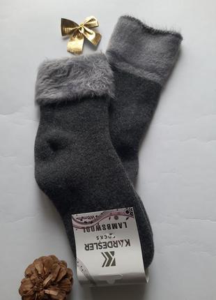 Вовняні з пухнастим відворотом дуже теплі шкарпетки  kardesler...
