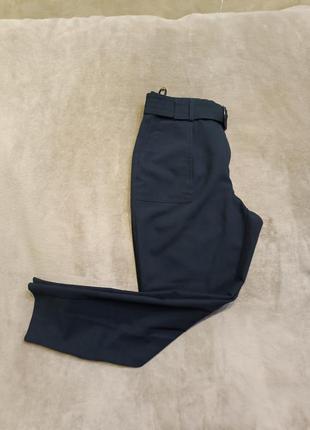 Черные брюки брюки с поясом