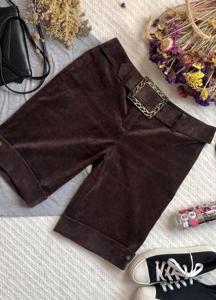Плотные шорты с поясом коричневого цвета в подарок