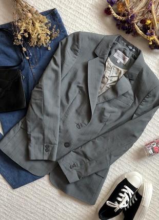 Удлинённый классический пиджак в полоску серого цвета