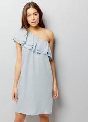 Сукня з воланом на одне плече з легкого деніму new look розмір 16