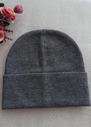 Новая красивая шапка с ангорой (утепленная флисом) темно-серая