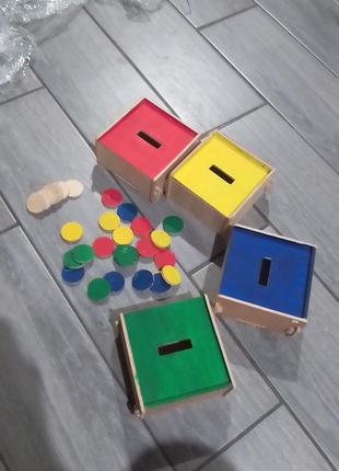 Детская развивающая деревянная игрушка сортировка монеток по цвет