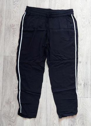 Черные брюки с ломпасами  ⁇  ⁇ divided  ⁇  размер s-m