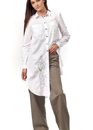 Біла подовжена блузка з вишивкою арт.189-21/09