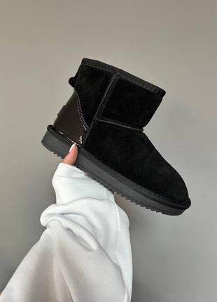 Ugg mini black lacquer