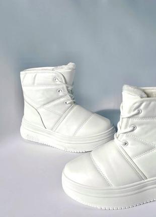 Boots alvari white