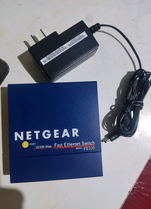 Свич, коммутатор  Netgear fs105