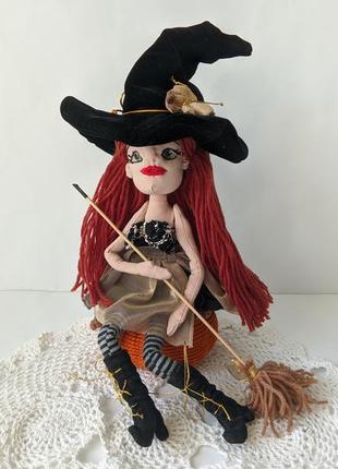 Ведьмочка. интерьерная текстильная кукла. сувенир на хелловин