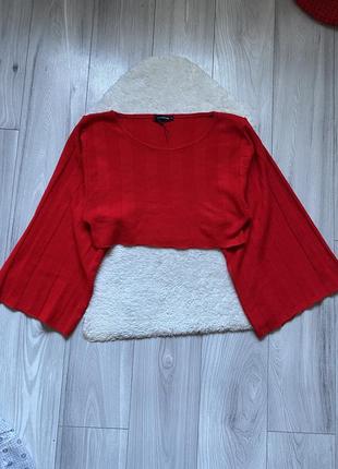 Оверсайз свитер с объемными рукавами укороченный красный