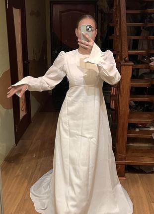 Винтажное свадебное платье со шлейфом