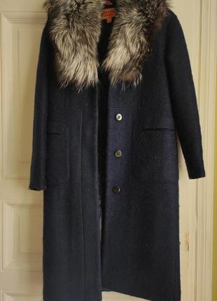 Зимнее пальто с натуральным мехом