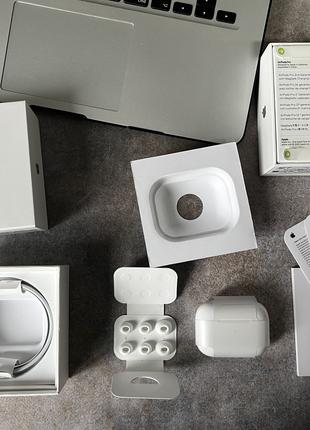 Наушники AirPods Pro 2 с разъемом Lightning White беспроводные...