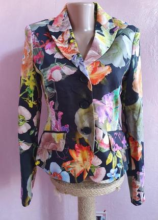 Пиджак с цветами сочные цвета