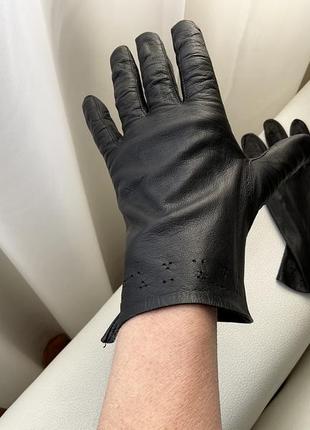 Кожаные перчатки черные