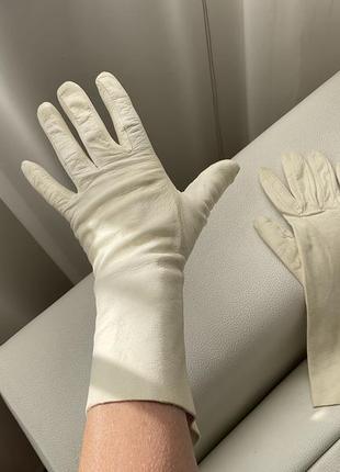 Молочные удлиненные кожаные перчатки