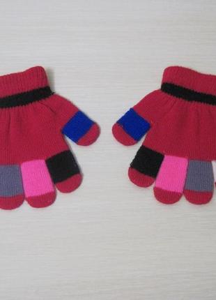Яркие цветные перчатки