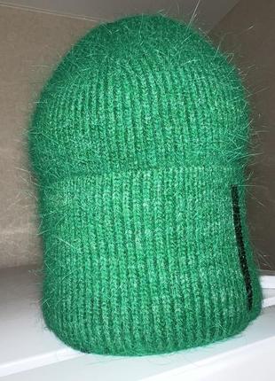 Ангорова зелена шапка. шапка з ангори.