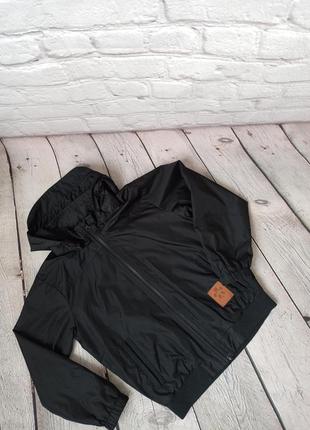 Легкая осенняя куртка для мальчика 128-134 см.