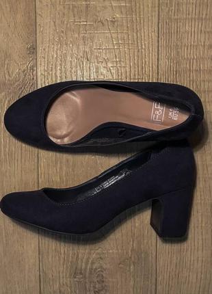Класичні туфлі темно-синьного кольору бренду f&f